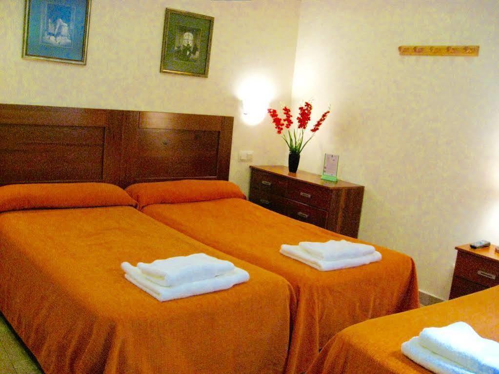 Hostal Tirso Plaza Мадрид Экстерьер фото