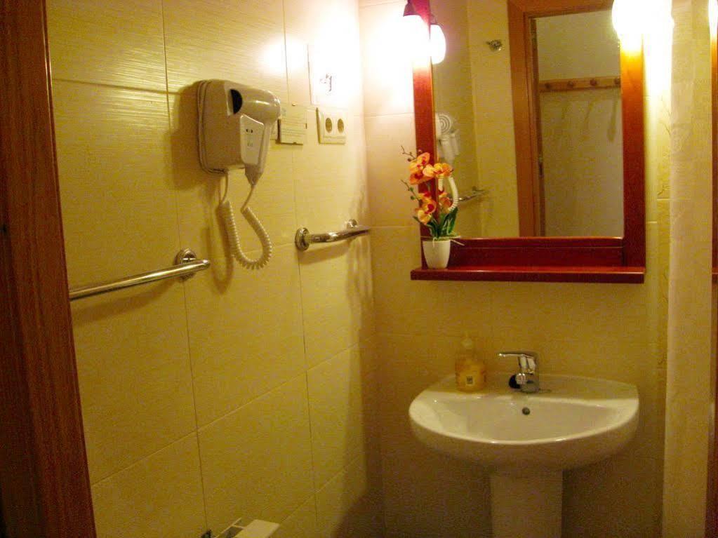Hostal Tirso Plaza Мадрид Экстерьер фото