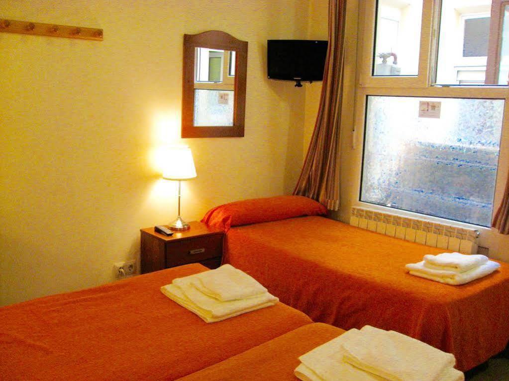 Hostal Tirso Plaza Мадрид Экстерьер фото