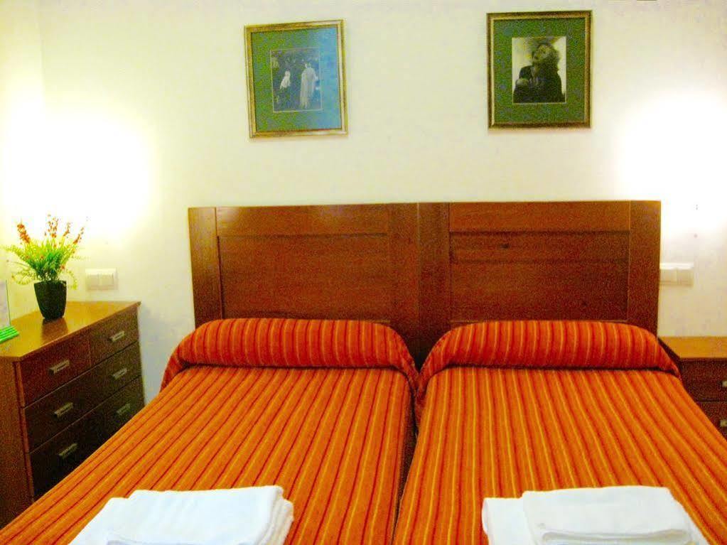 Hostal Tirso Plaza Мадрид Экстерьер фото