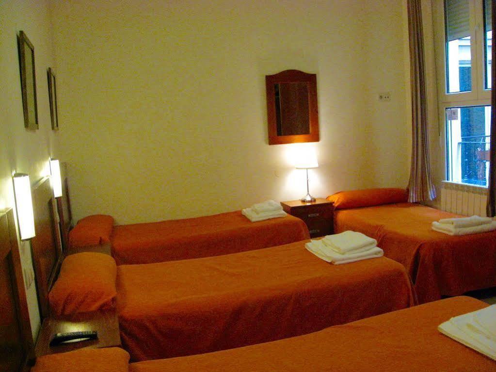 Hostal Tirso Plaza Мадрид Экстерьер фото