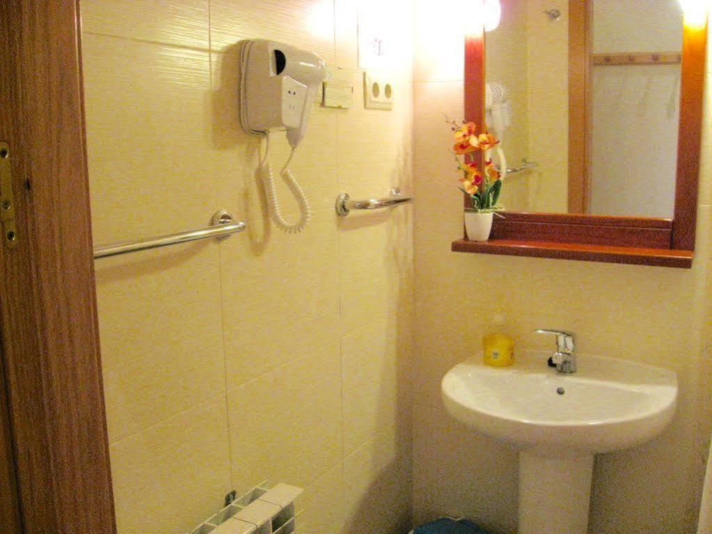 Hostal Tirso Plaza Мадрид Экстерьер фото