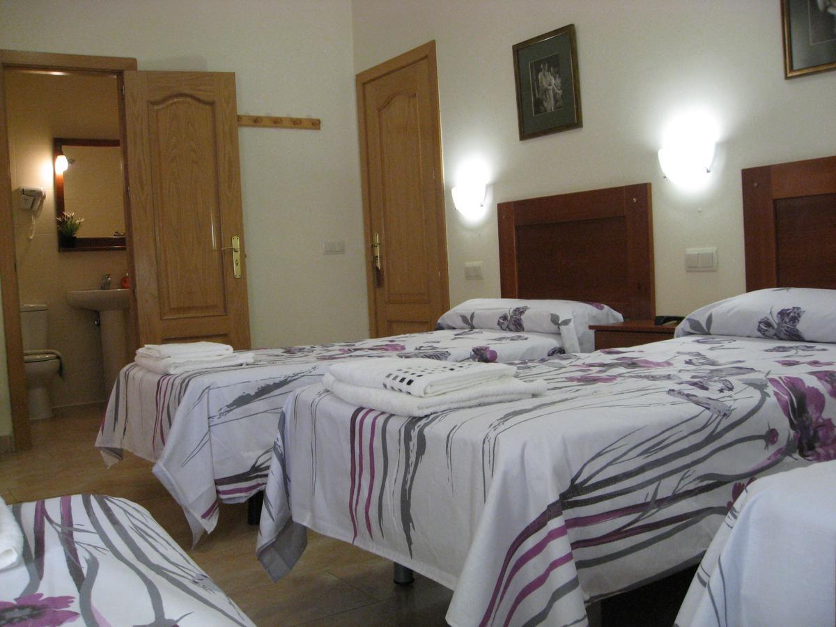 Hostal Tirso Plaza Мадрид Экстерьер фото