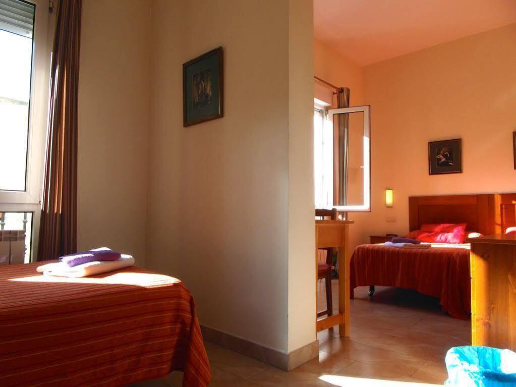 Hostal Tirso Plaza Мадрид Экстерьер фото