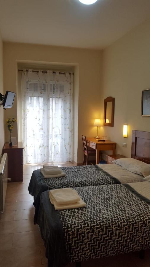 Hostal Tirso Plaza Мадрид Экстерьер фото
