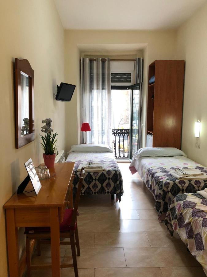 Hostal Tirso Plaza Мадрид Экстерьер фото