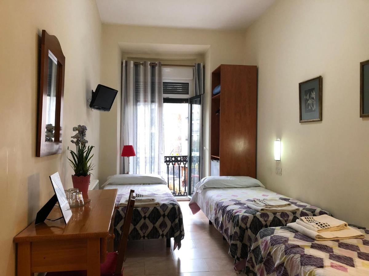Hostal Tirso Plaza Мадрид Экстерьер фото