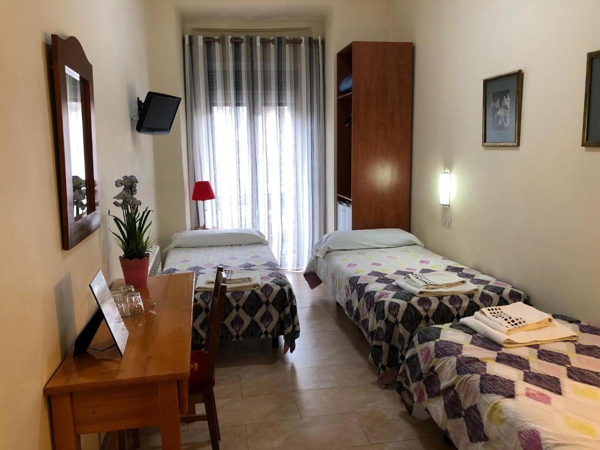 Hostal Tirso Plaza Мадрид Экстерьер фото