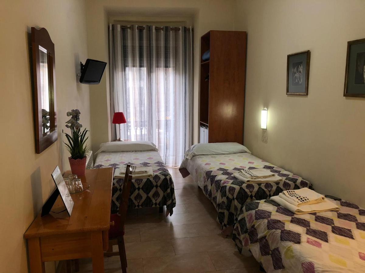 Hostal Tirso Plaza Мадрид Экстерьер фото