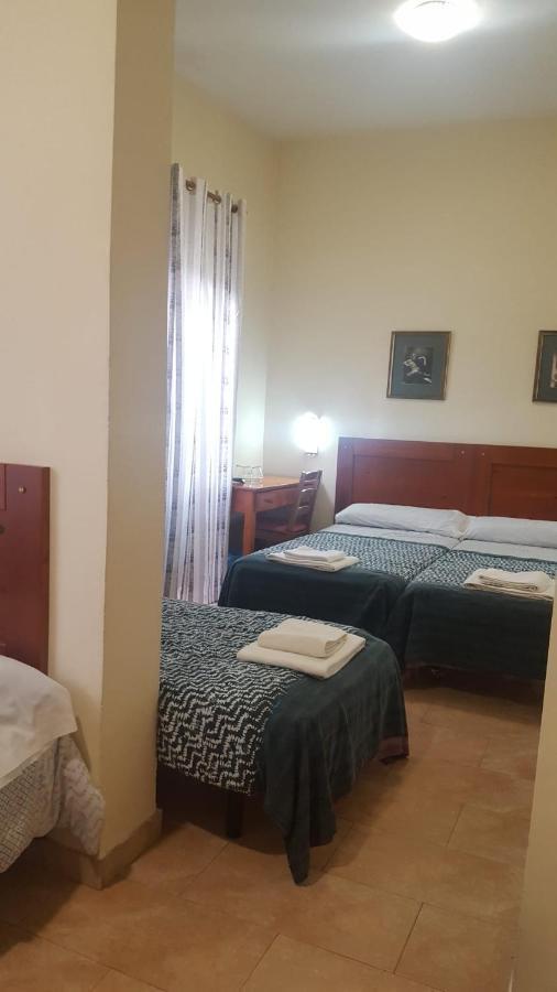 Hostal Tirso Plaza Мадрид Экстерьер фото