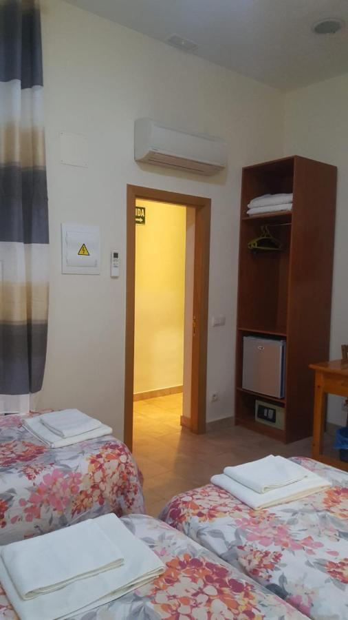 Hostal Tirso Plaza Мадрид Экстерьер фото